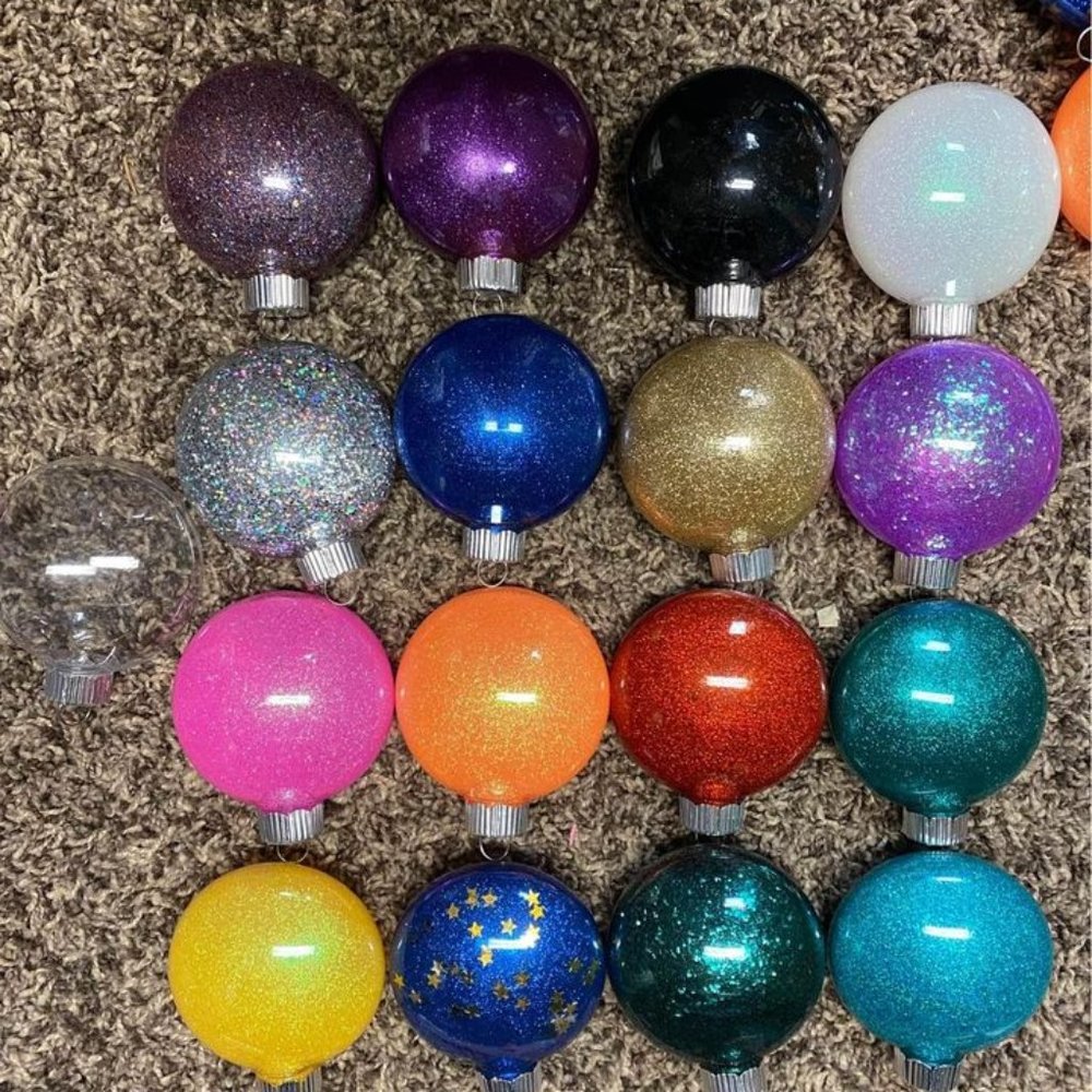 DIY Plastic Disc Glitter Ornaments